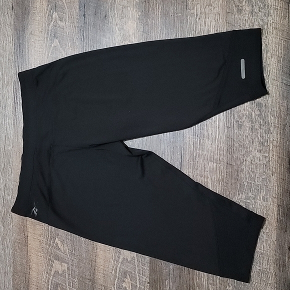 Very Gently Loved stretchy black women's Reebok play dri size medium Capri Style - Picture 4 of 8